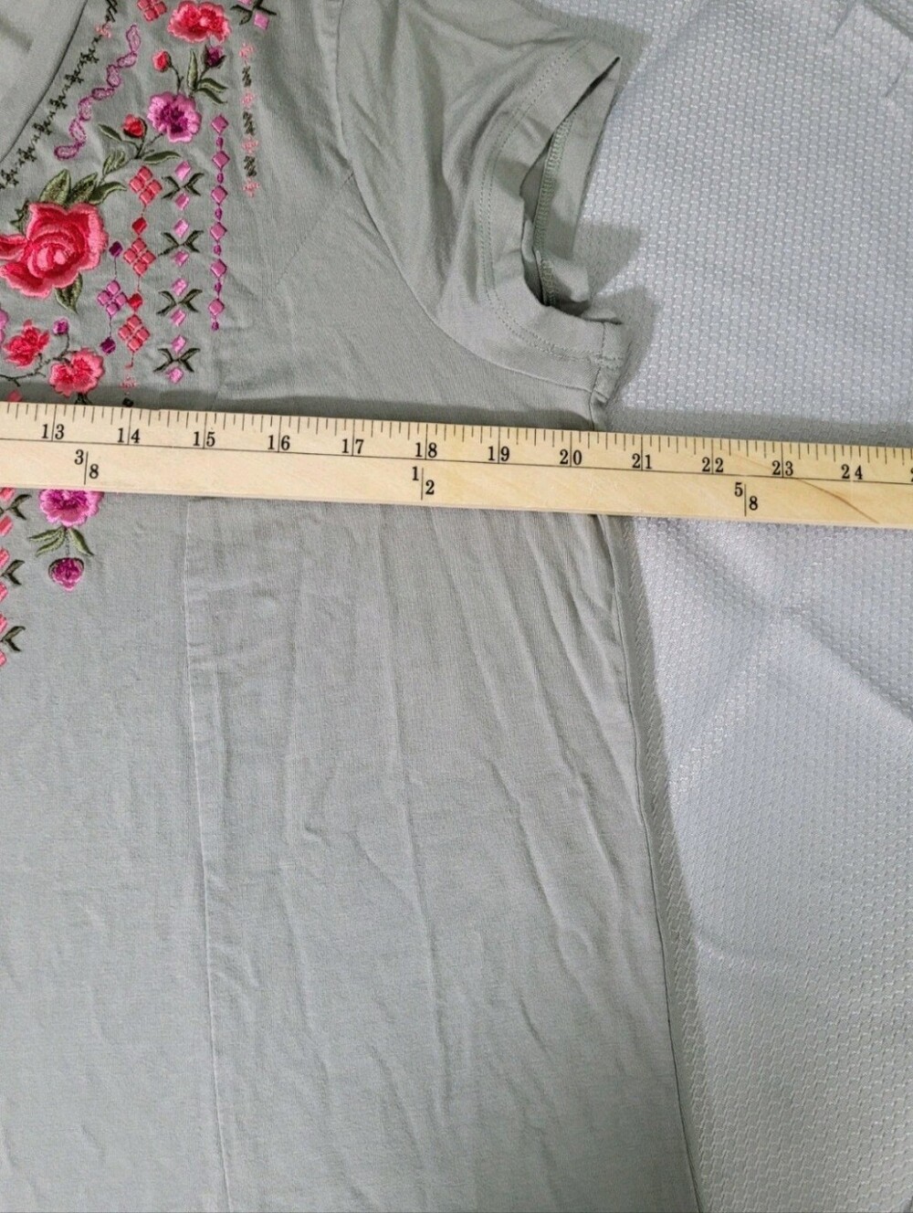 Sahalie Women’s Size L Embroidered Floral V-Neck Tunic Top Short Sleeve Size 48 - Picture 8 of 11